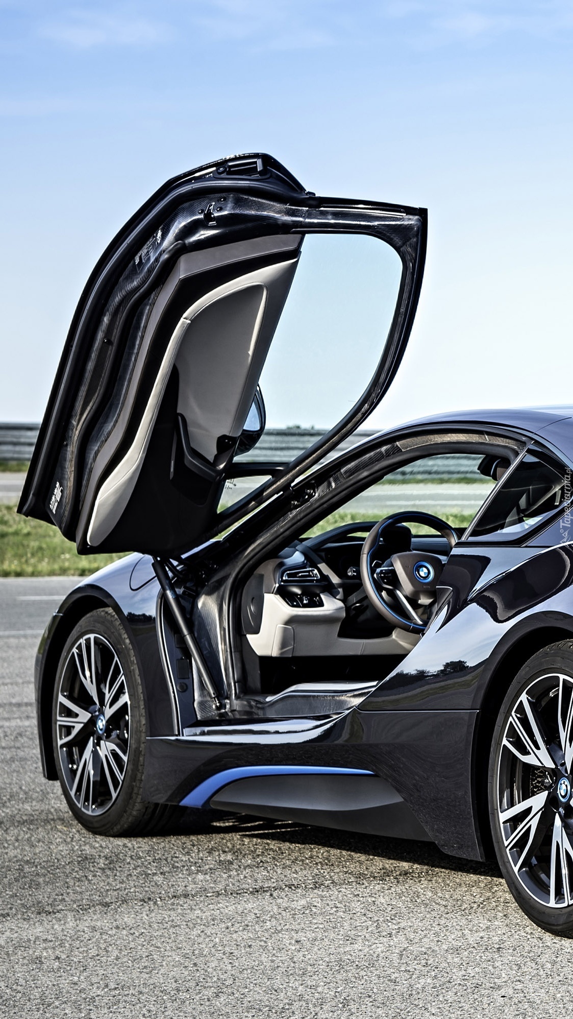 Otwarte drzwi BMW i8