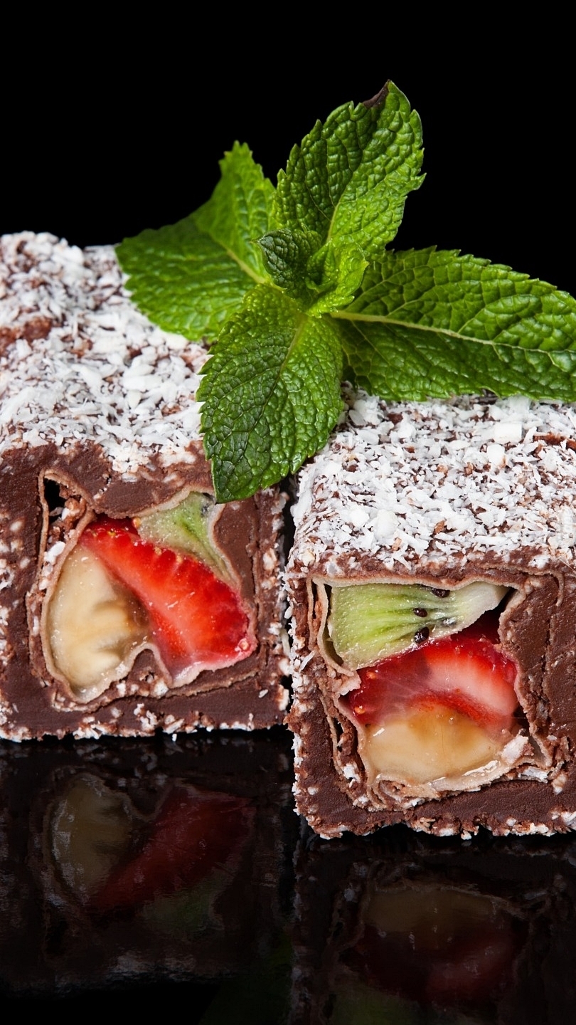 Owoce w czekoladzie oprószone cukrem