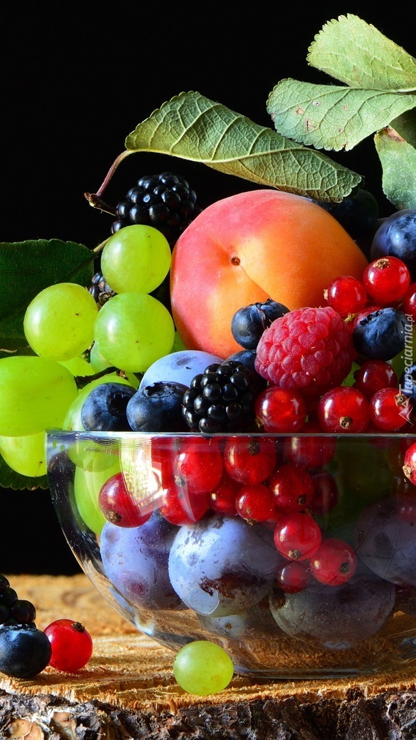 Owoce w szklanej misce