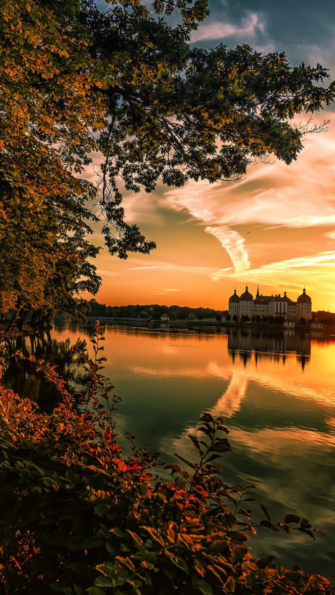 Pałac Moritzburg na jeziorze Waldesee