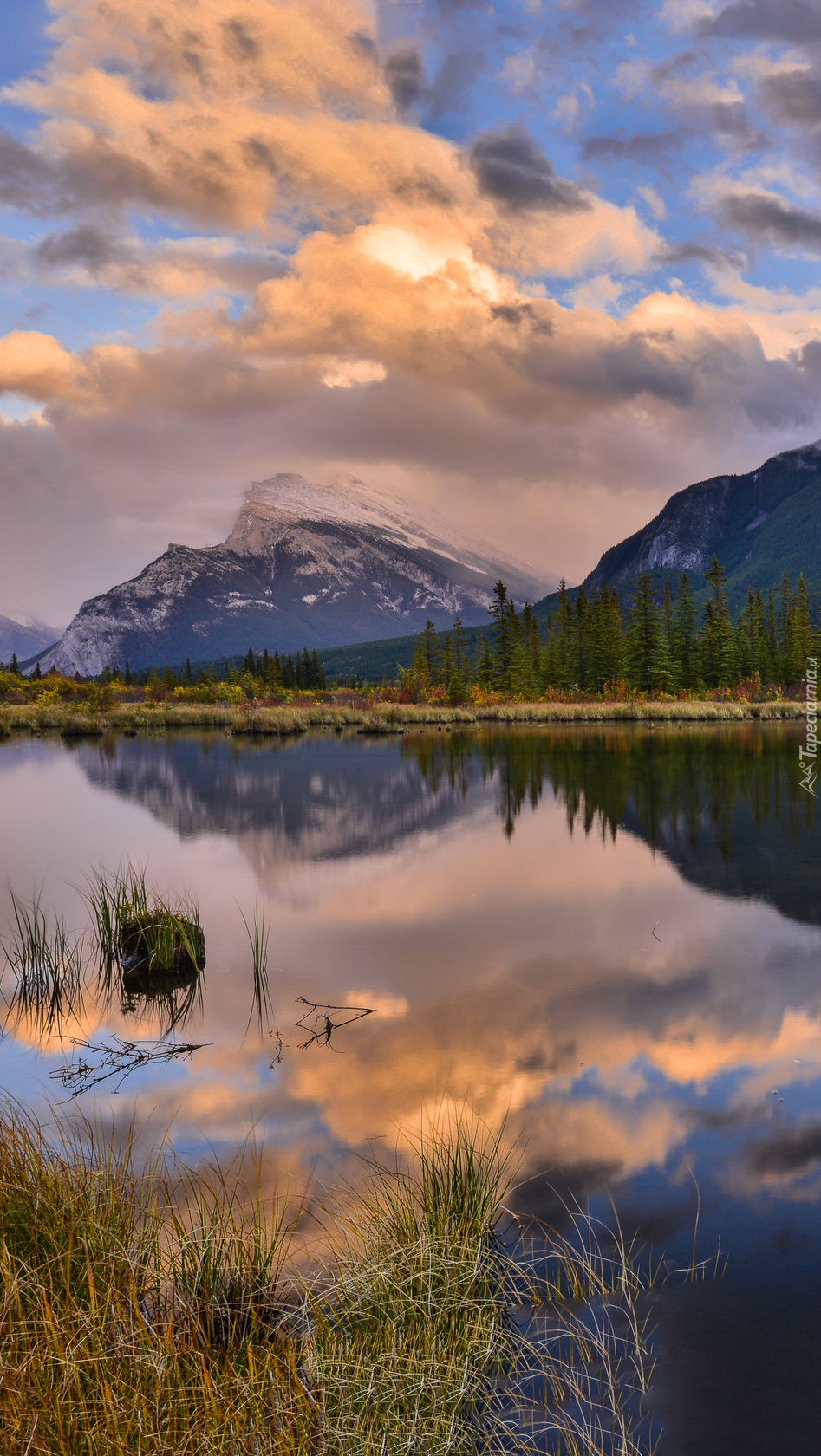 Park Narodowy Banff z jeziorem Vermilion w Kanadzie