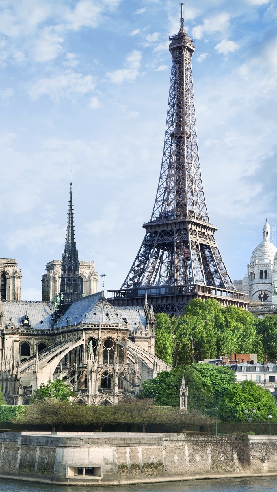 Paryż słynie z wieży Eiffla