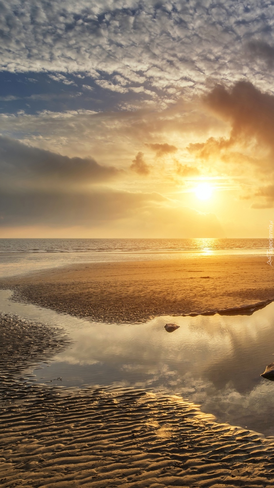 Plaża Dunraven Bay w Walii o zachodzie słońca