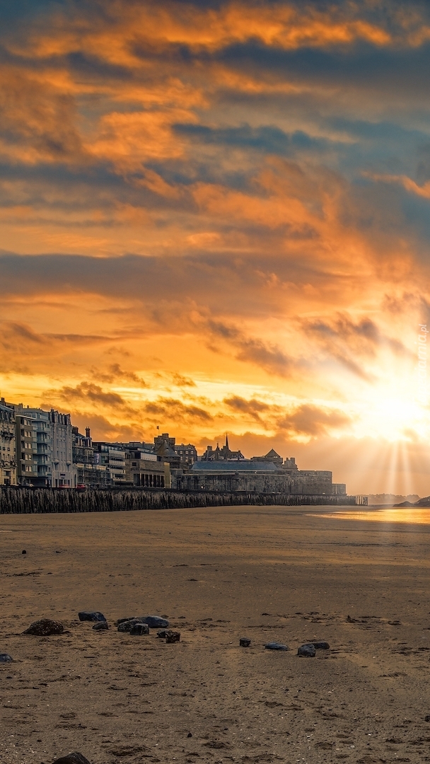 Plaża w gminie Saint Malo w Bretanii