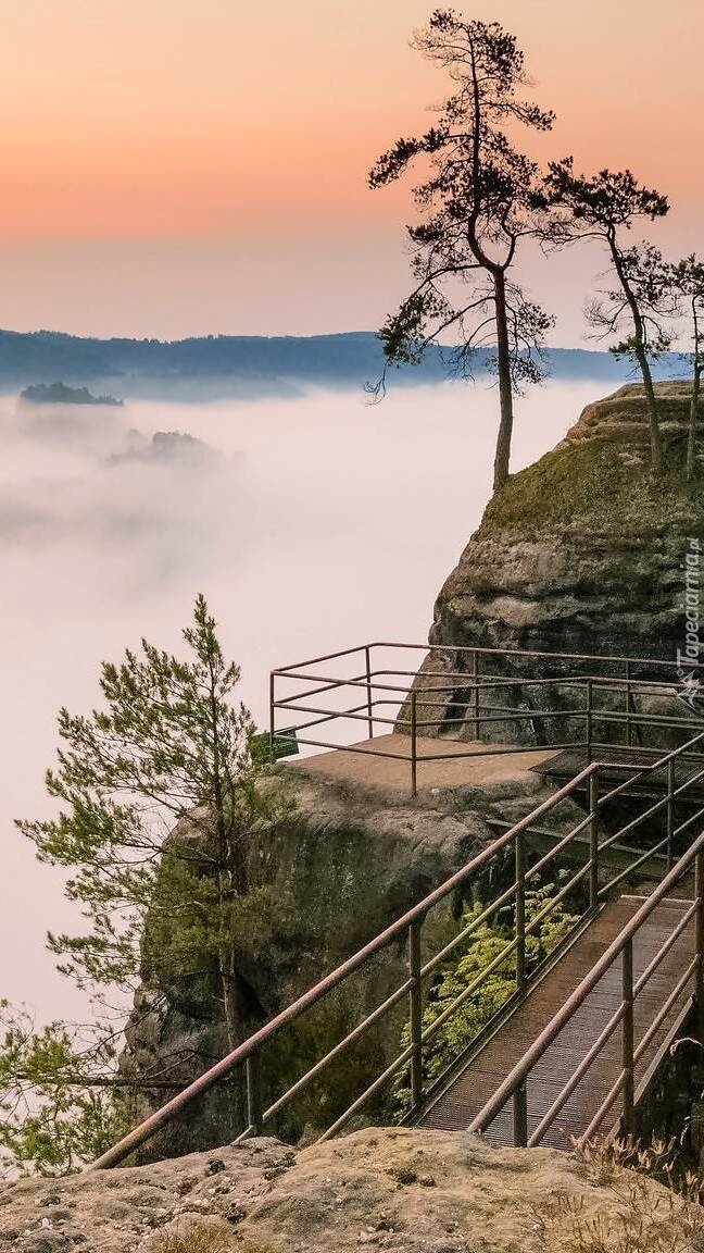 Pomost na skałach