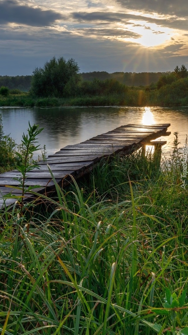 Pomost nad rzeką