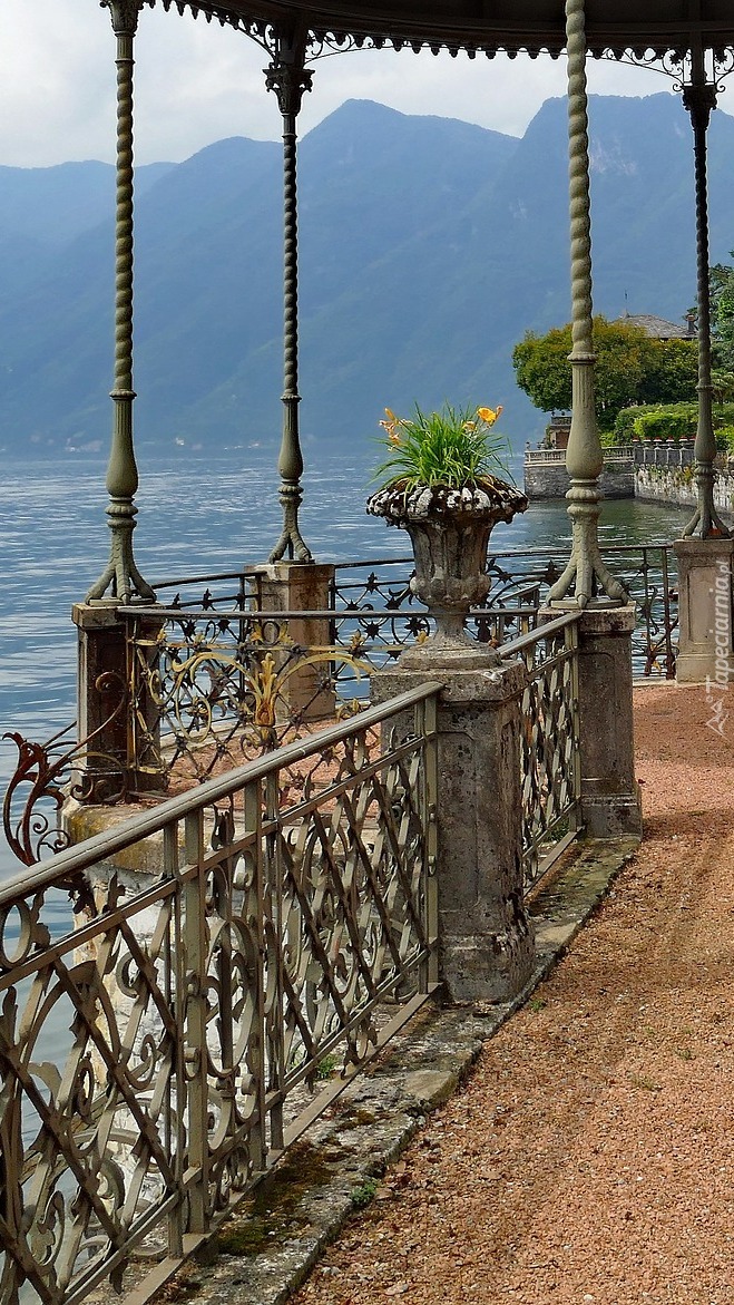 Promenada nad jeziorem Lago di Como