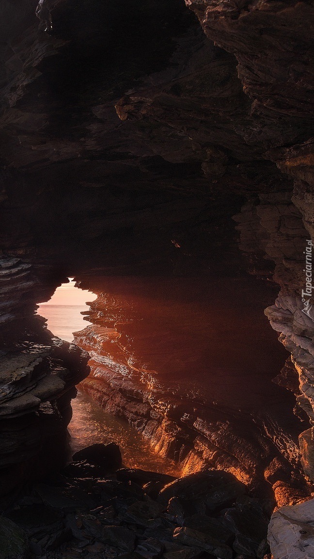 Promienie wpadające do jaskini
