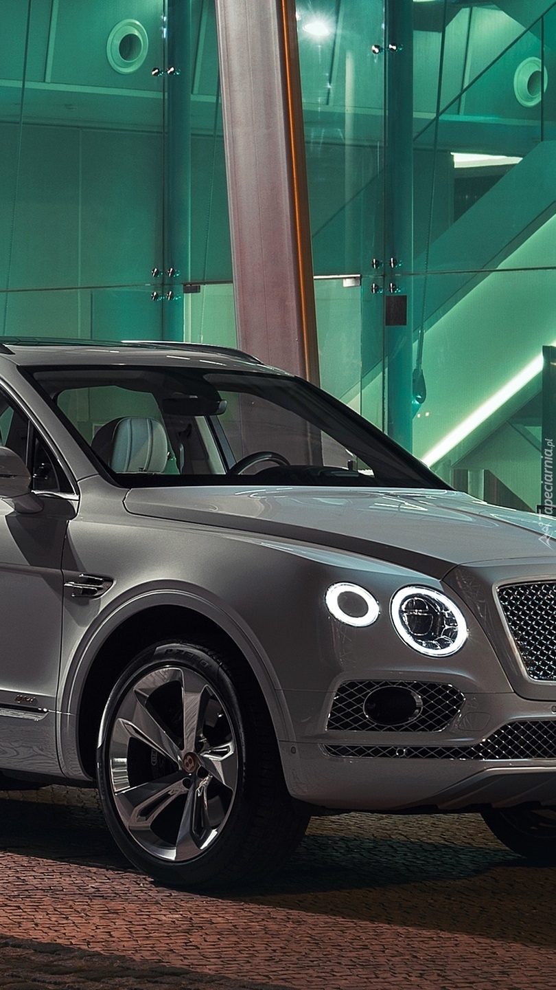 Przód Bentleya Bentayga Hybrid