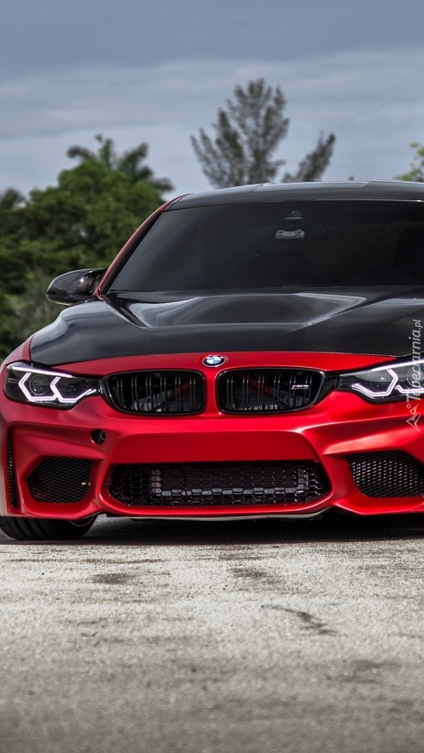 Przód czerwonego BMW M3