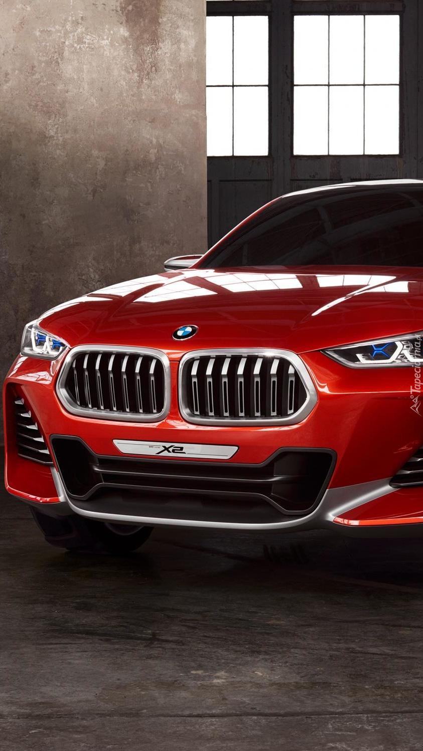 Przód czerwonego BMW X2