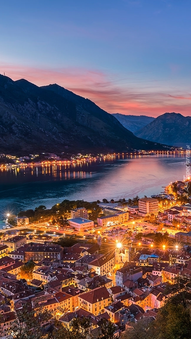 Przystań Porto Montenegro w miasteczku Tivat