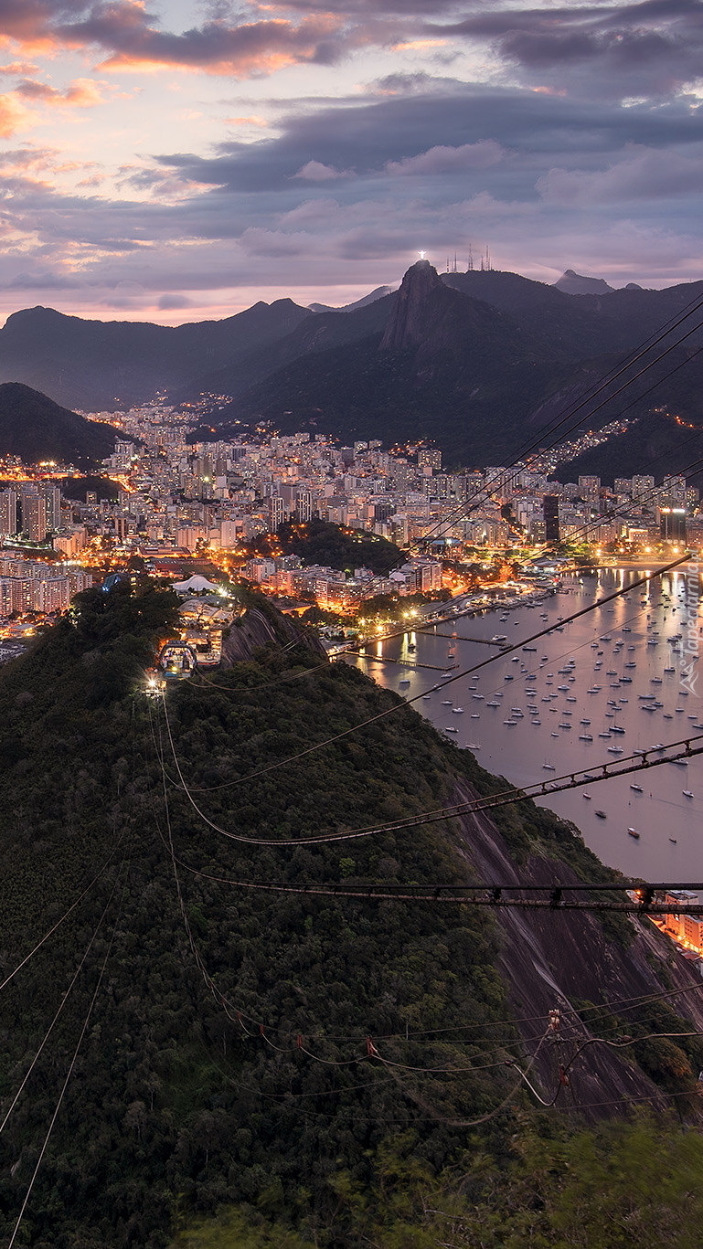 Rio de Janeiro o zmierzchu