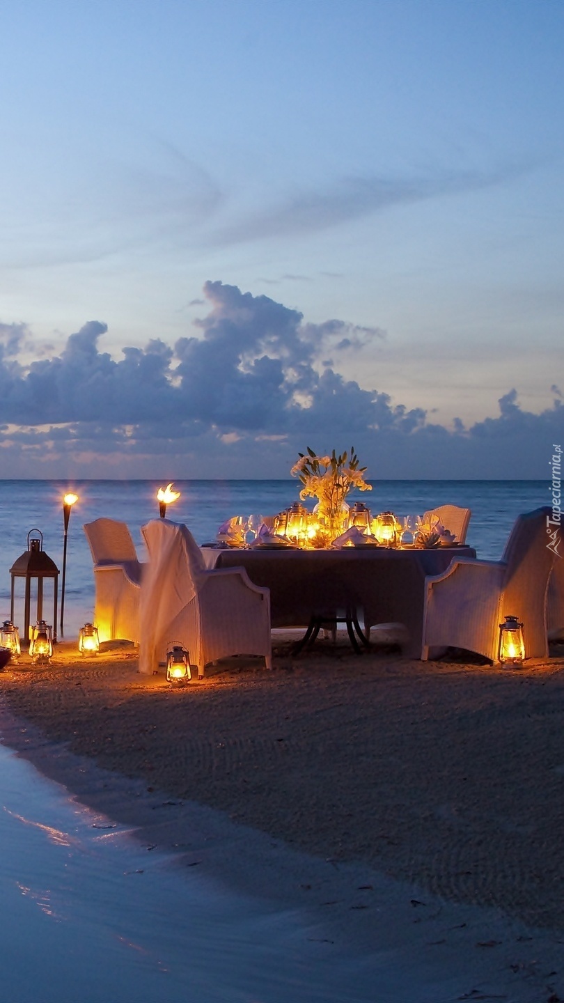 Romantyczna kolacja nad morzem