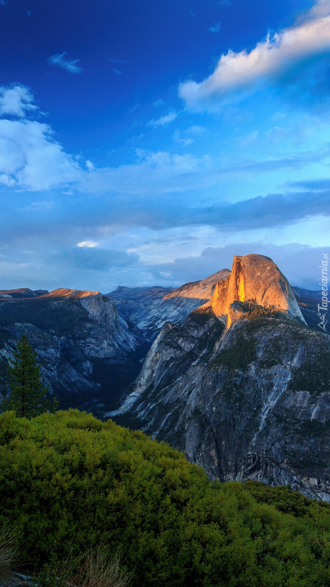 Rozświetlona góra Half Dome