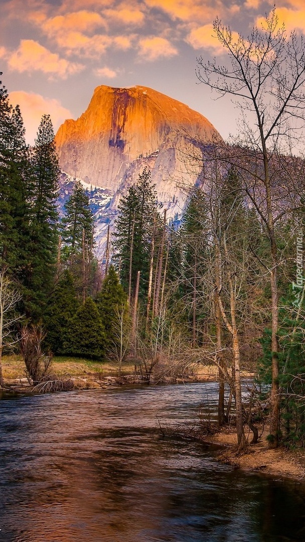 Rozświetlona góra Half Dome