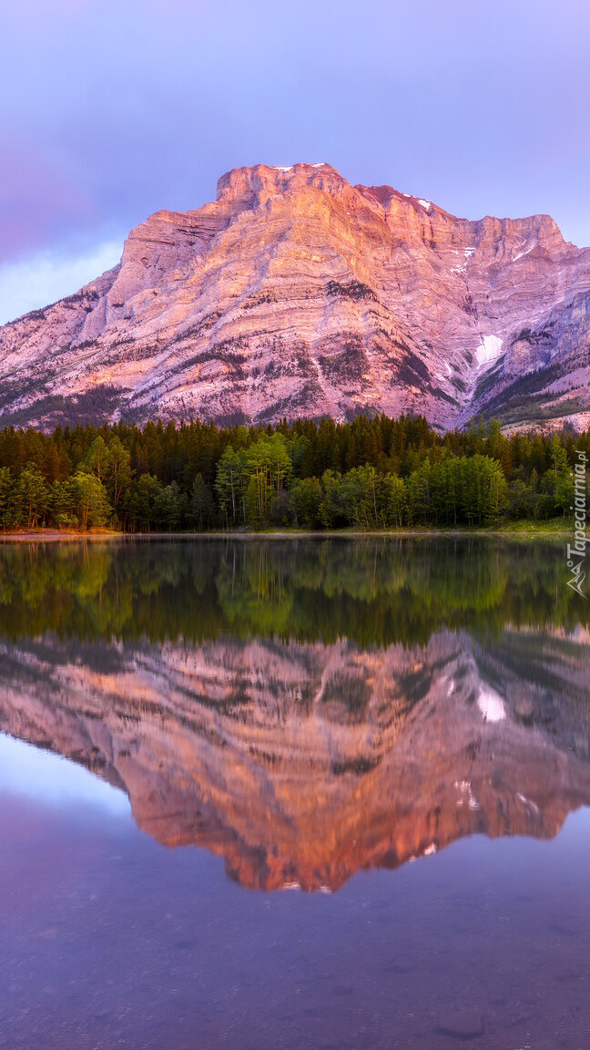 Rozświetlone góry Canadian Rockies