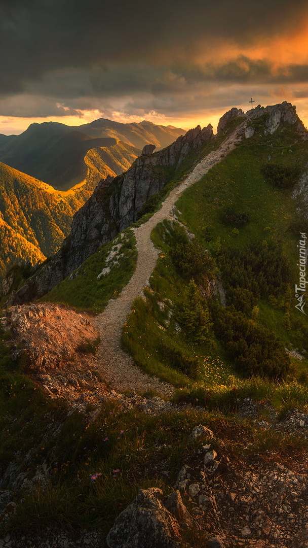 Rozświetlone szczyty słowackich gór