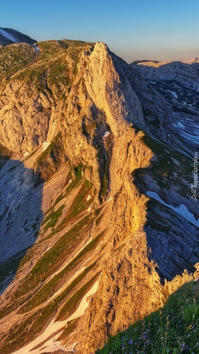 Rozświetlone szczyty Totes Gebirge