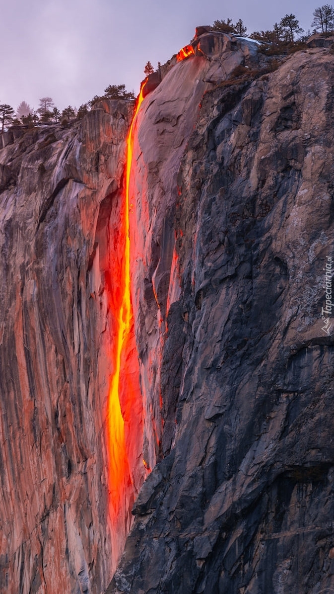 Rozświetlony wodospad Horsetail Fall