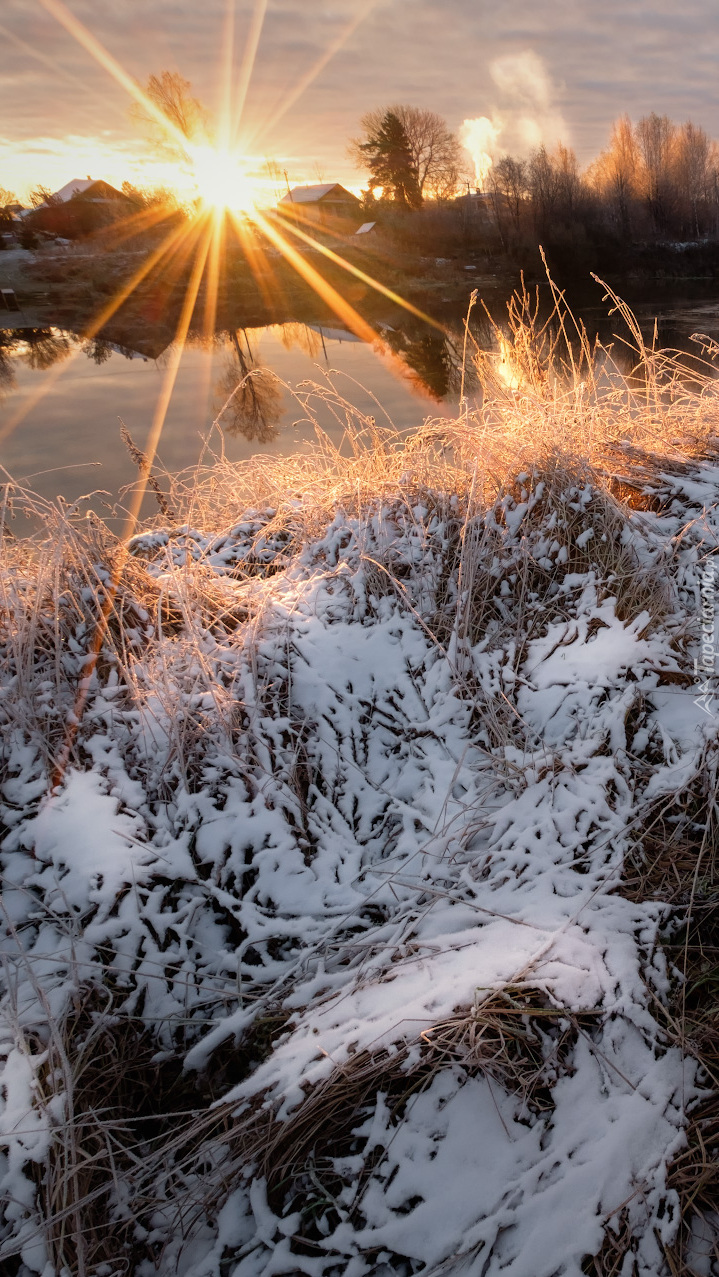 Rzeka Dubna w promieniach zimowego słońca