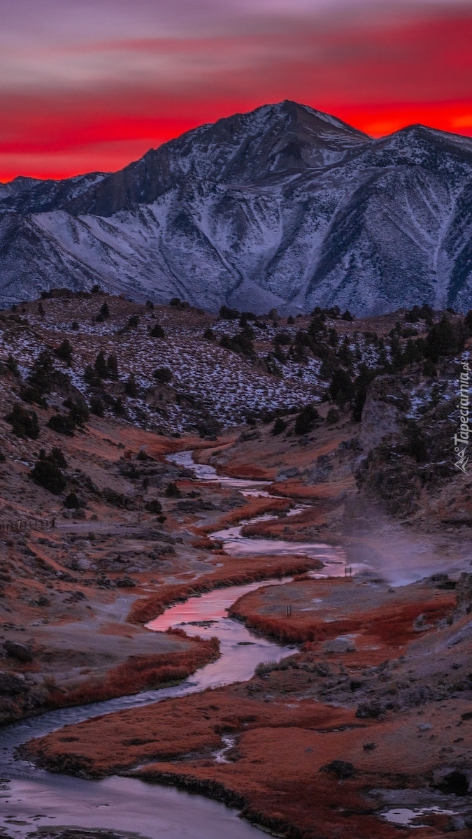 Rzeka Hot Creek w miejscowości Mammoth Lakes