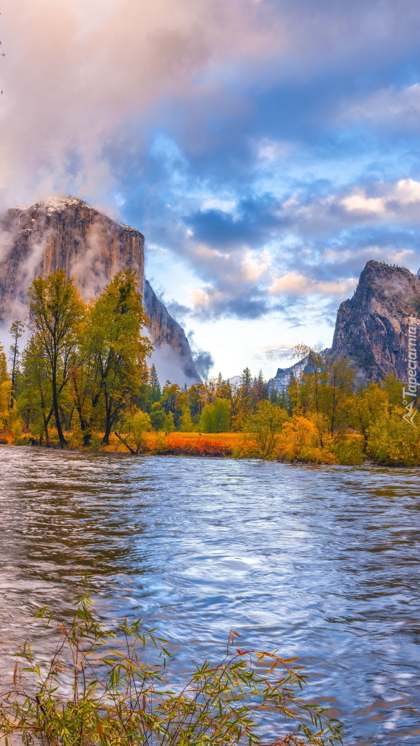 Rzeka Merced River i szczyt El Capitan