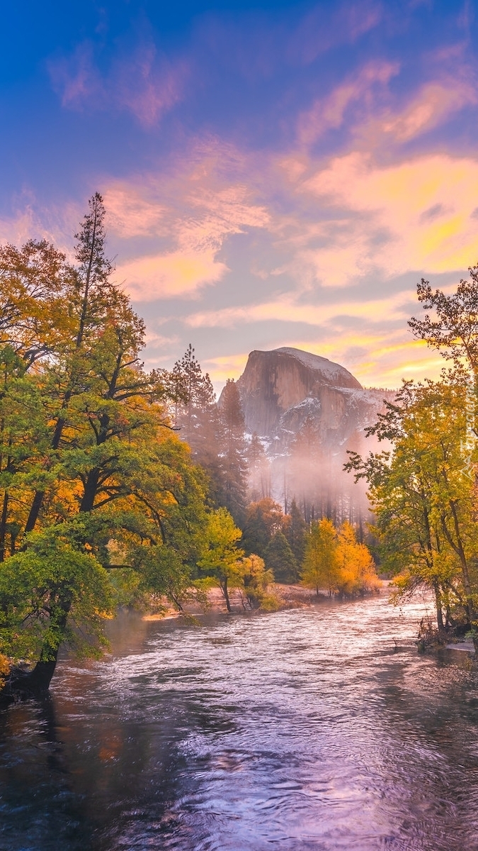 Rzeka Merced River i szczyt Half Dome