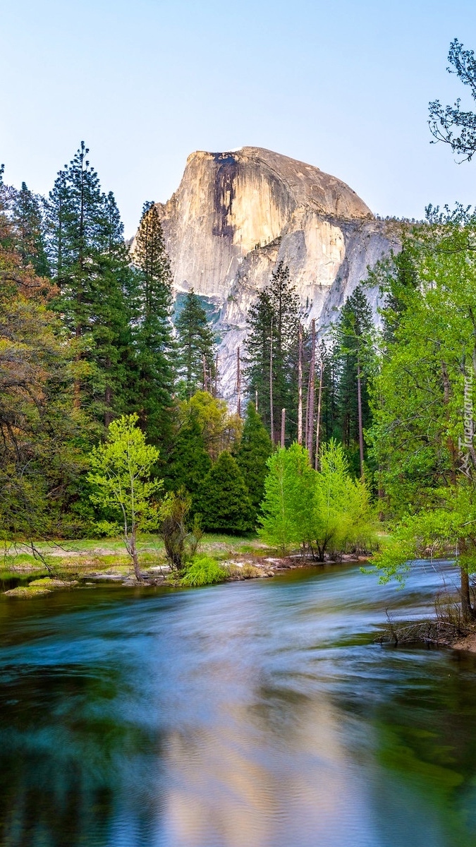 Rzeka Merced River i szczyt Half Dome