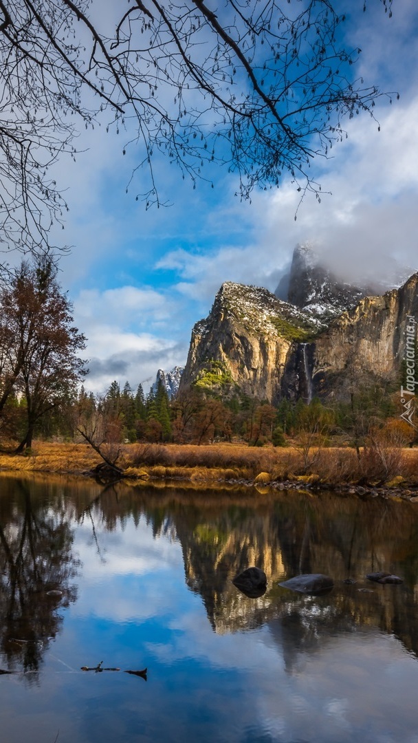 Rzeka Merced River w Parku Narodowym Yosemite