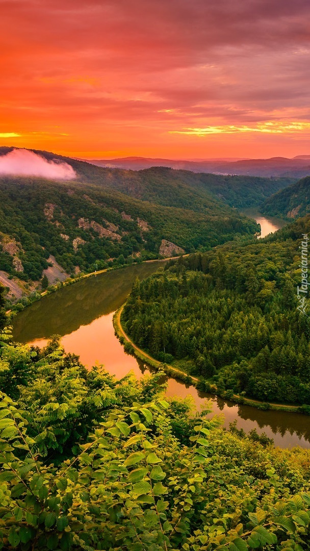 Rzeka Saara River o zachodzie słońca