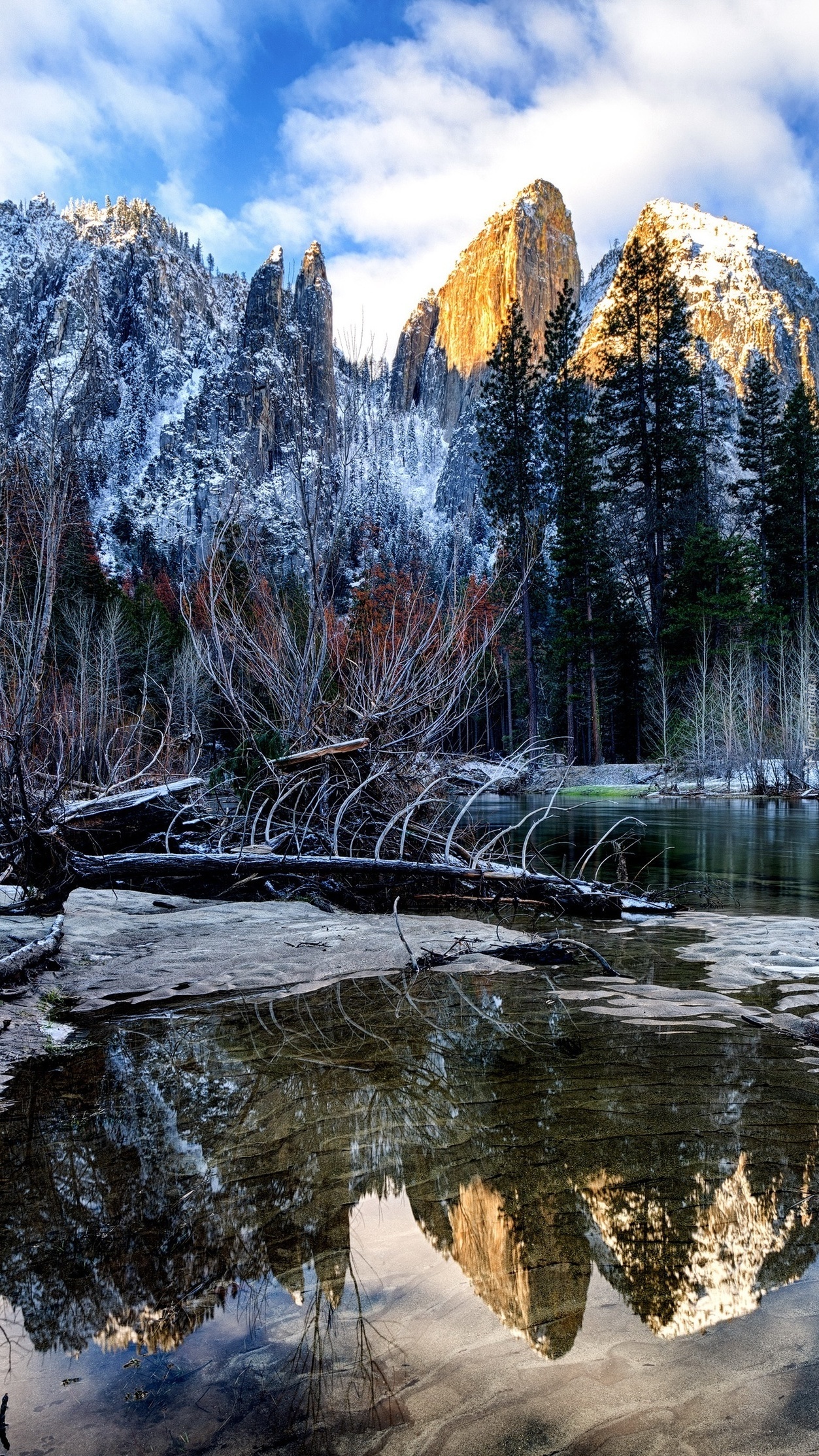 Rzeka w Parku Narodowym Yosemite
