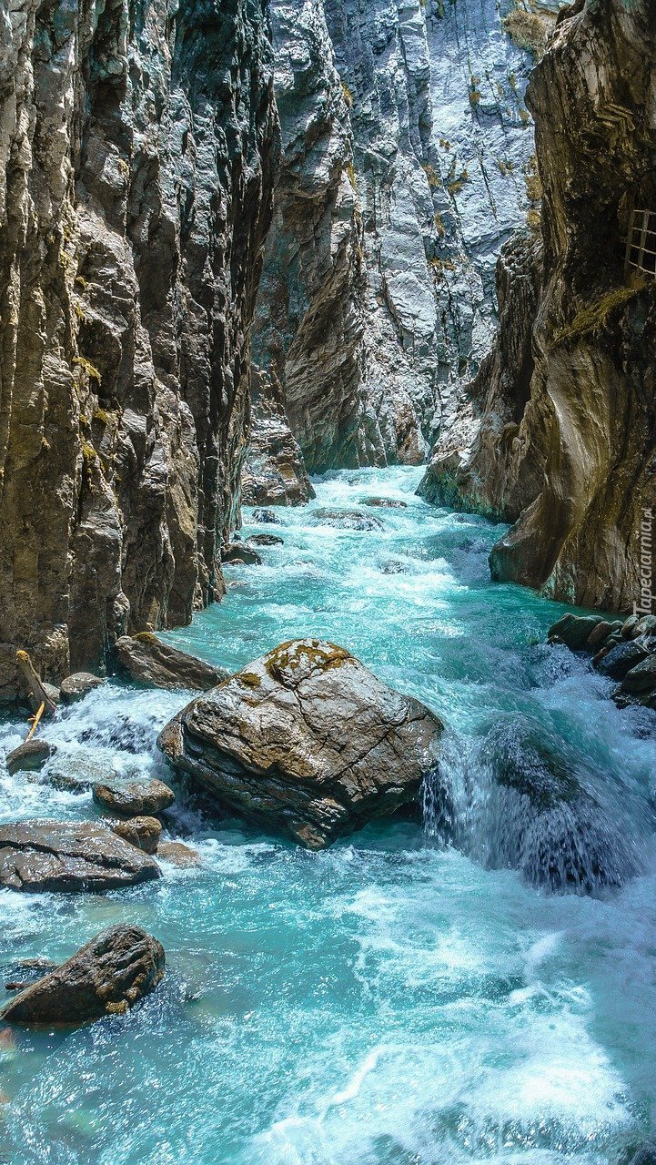 Rzeka w wąwozie Gletscherschlucht Rosenlaui