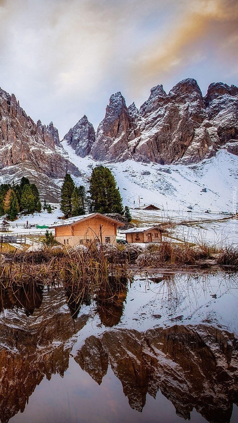 Samotnia nad jeziorem