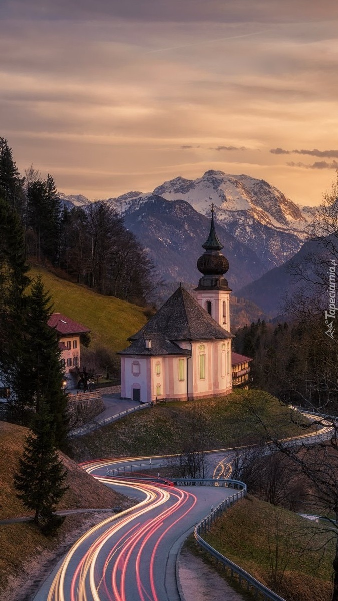 Sanktuarium Maria Gern na tle Alp Salzburskich