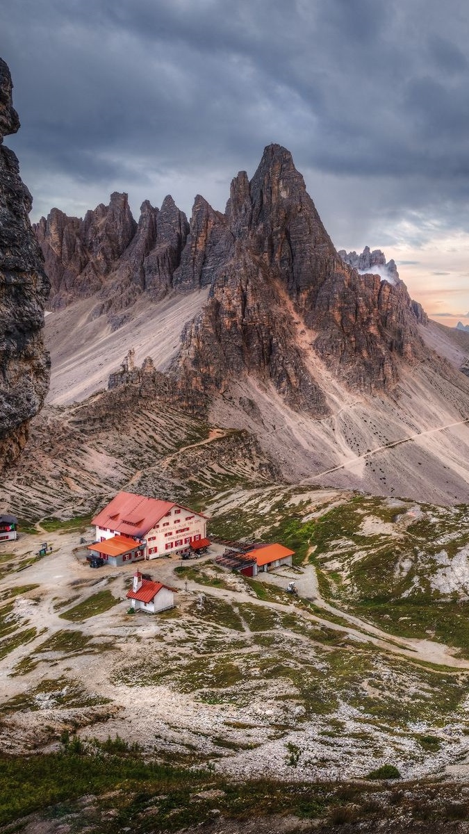 Schronisko Auronzo i Tre Cime di Lavaredo w Dolomitach