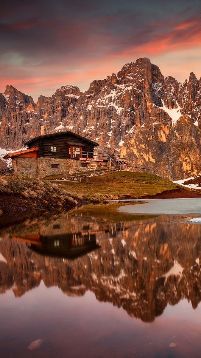 Schronisko Baita Segantini we włoskich Dolomitach