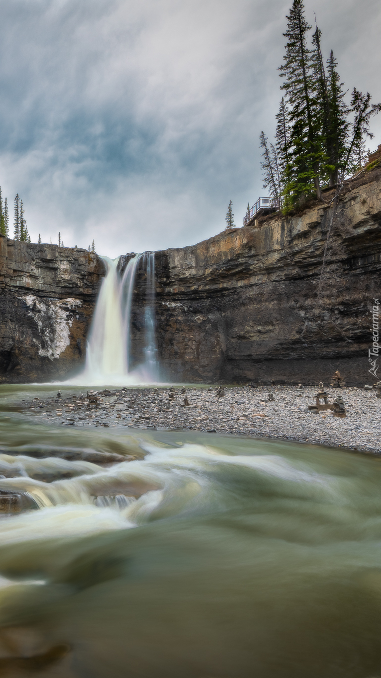 Skalny wodospad Crescent Falls