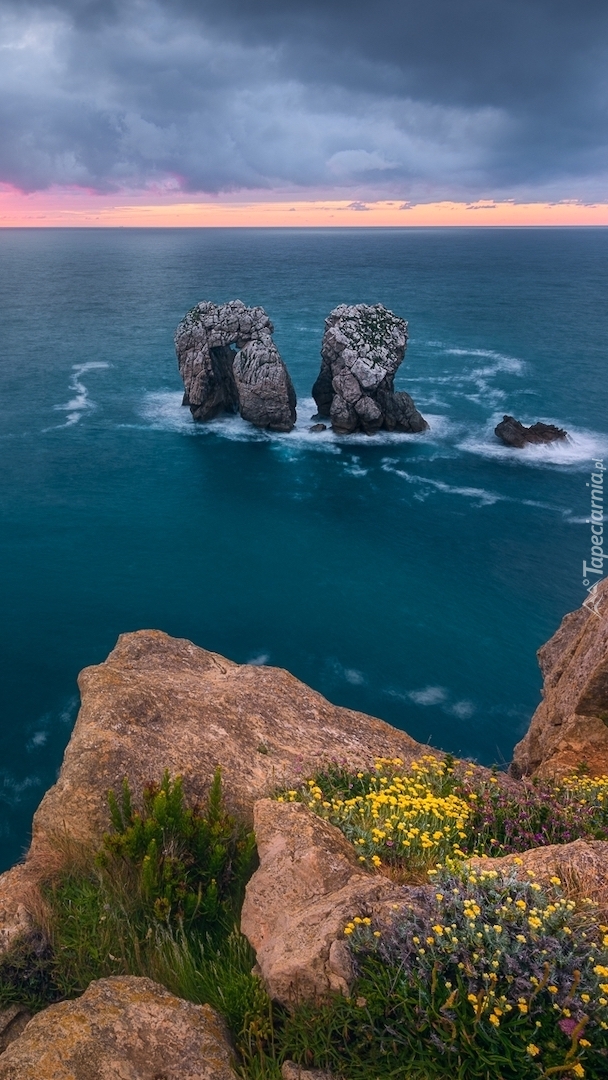 Skały na wybrzeżu Costa Quebrada