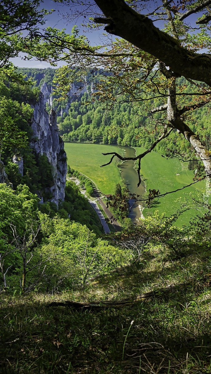 Skały nad rzeką