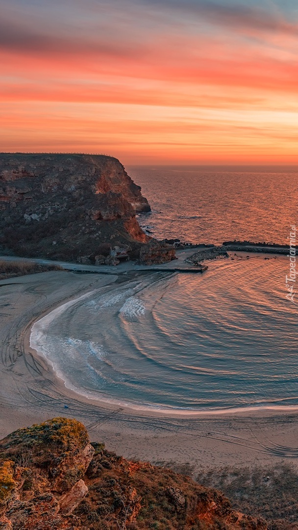 Skały nad zatoką Bolata Bay w Bułgarii