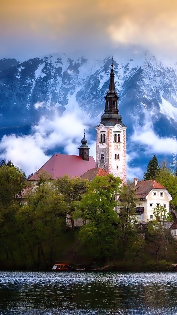 Słoweński kościół w górach