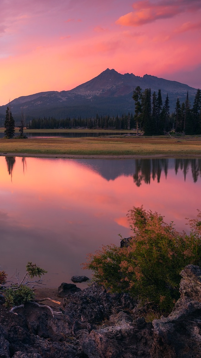 Sparks Lake i Góry Kaskadowe o zachodzie słońca