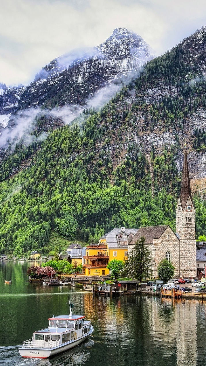 Statek na jeziorze Hallstattersee