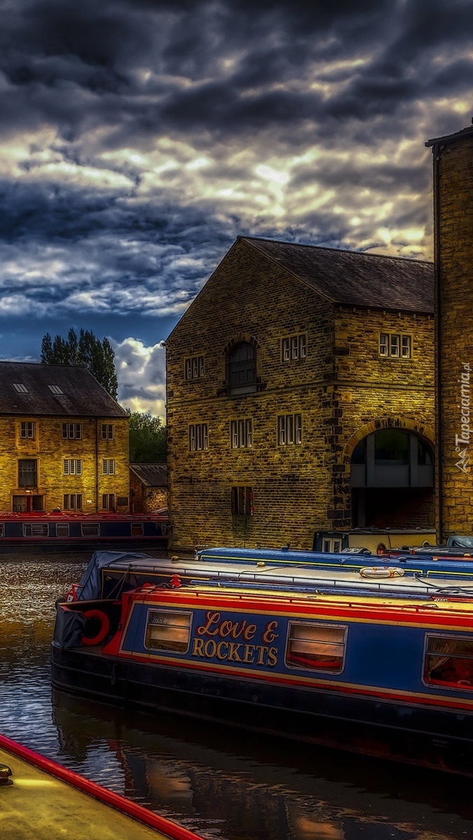 Statek na Rochdale Canal w Sowerby Bridge