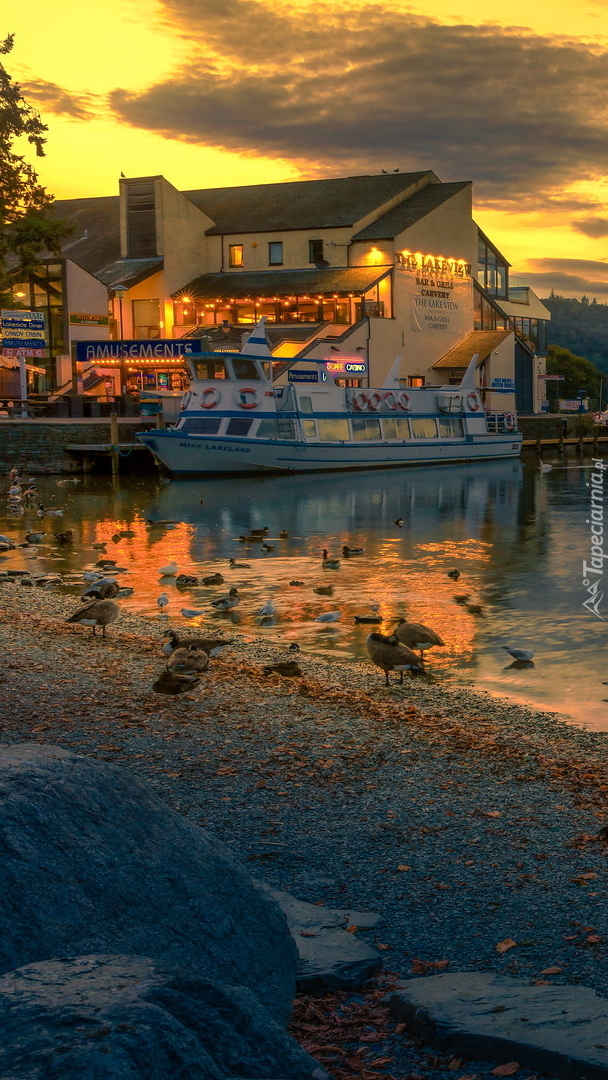 Statek wycieczkowy na jeziorze Windermere