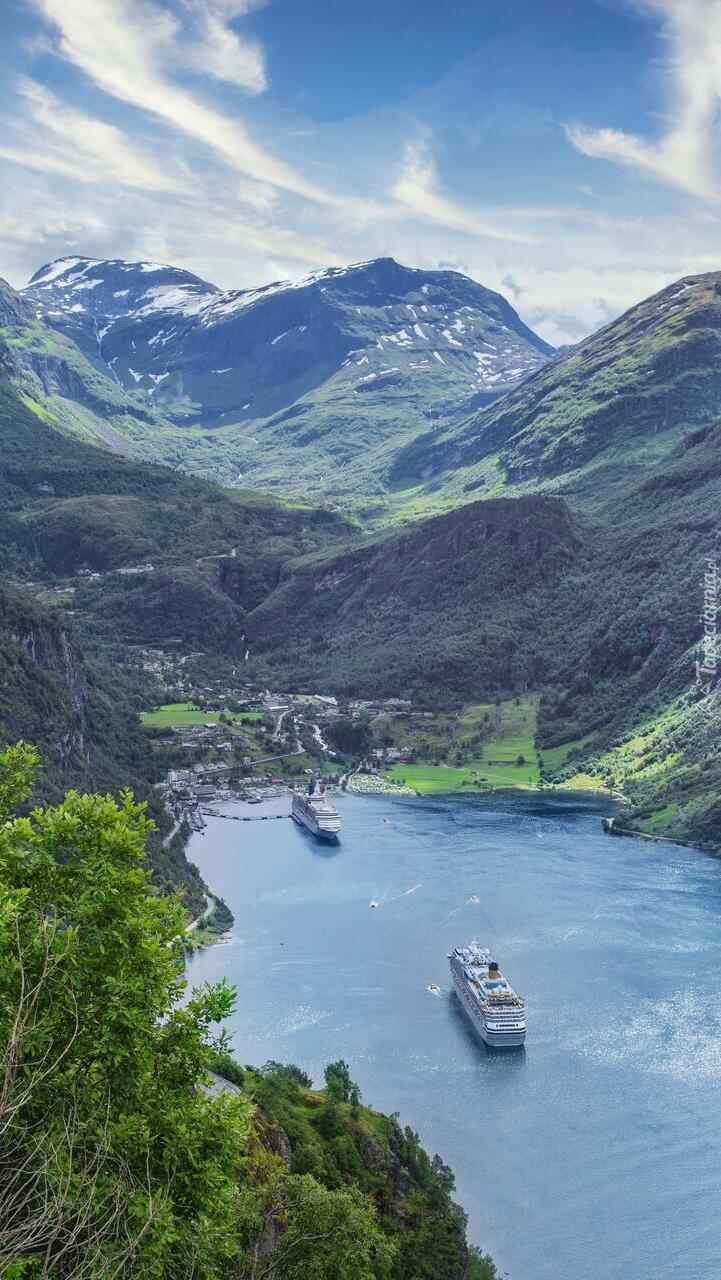 Statki pasażerskie na fiordzie Geirangerfjorden