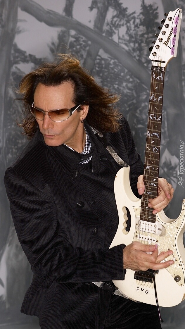 Steve Vai z gitarą