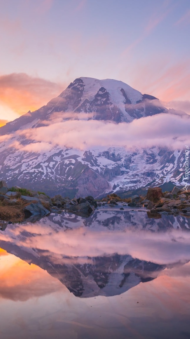 Stratowulkan Mount Rainier i jezioro Reflection Lake