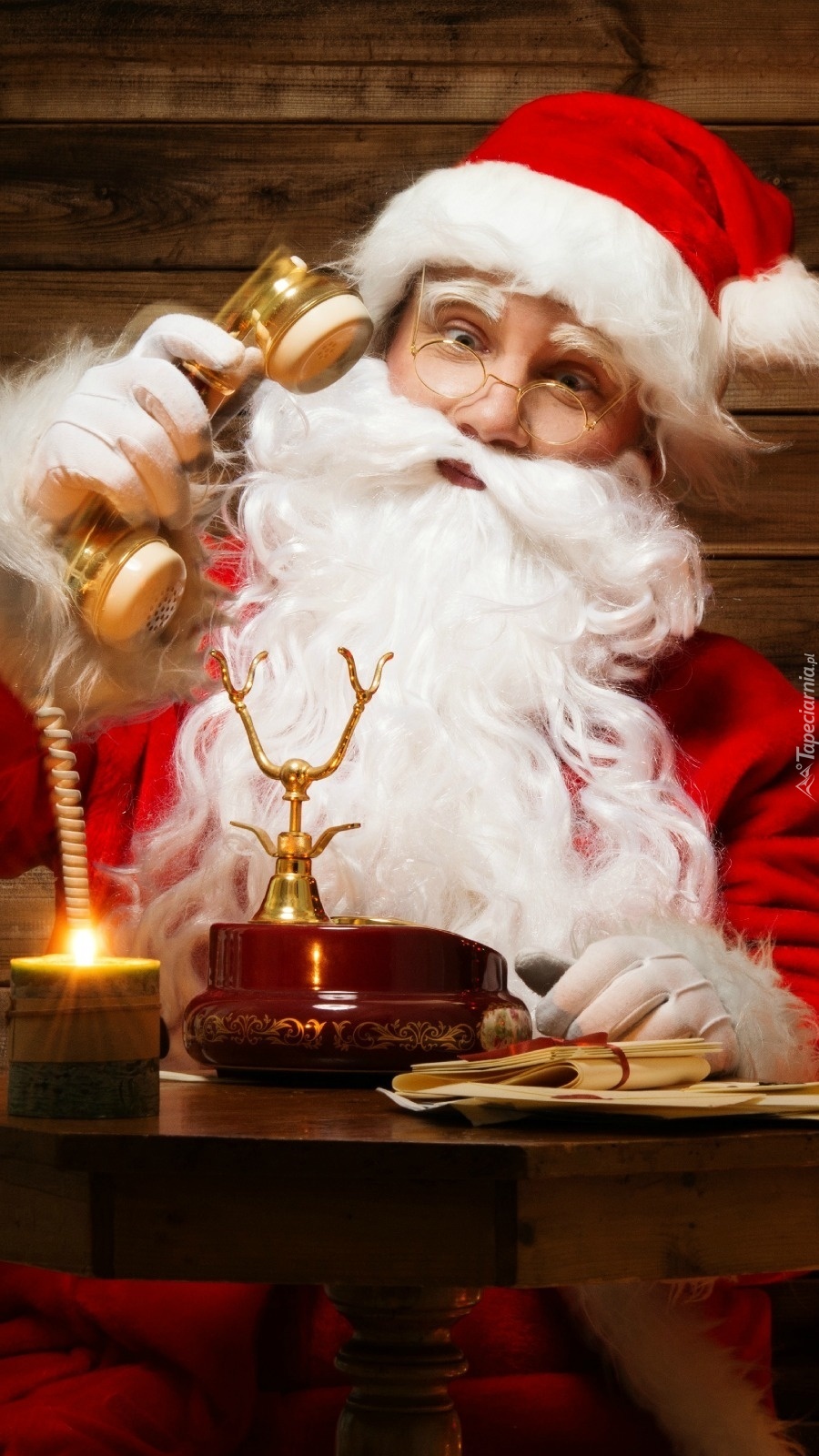 Święty Mikołaj z telefonem